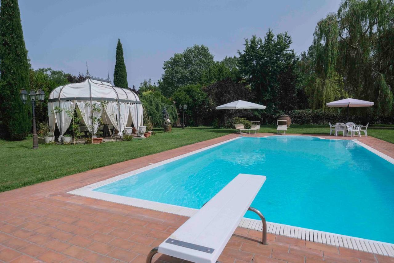 Villa Luxury Pool & Garden ปิซา ภายนอก รูปภาพ